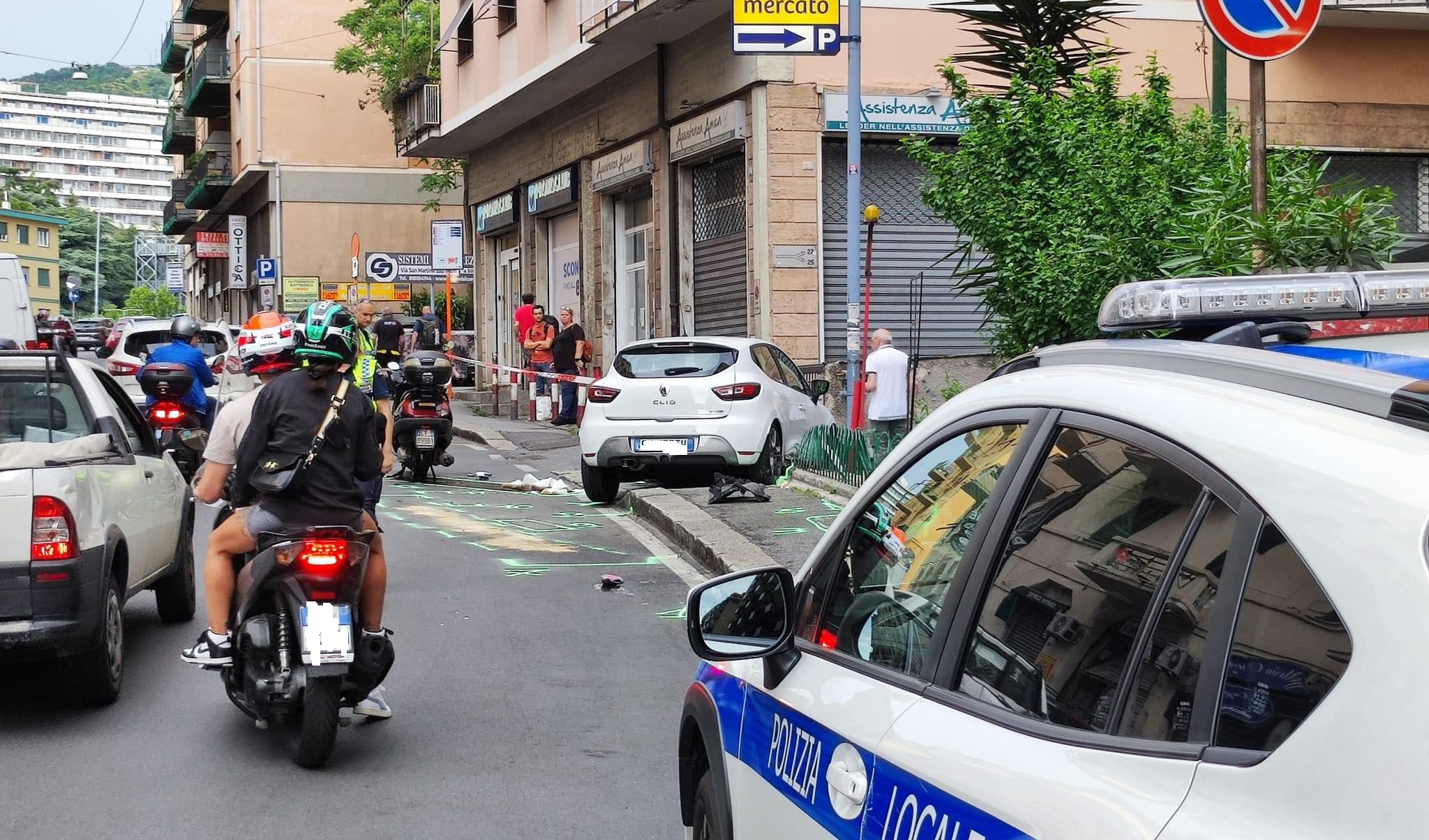 Donna investita sul marciapiede a Genova, approvati interventi per sicurezza pedoni