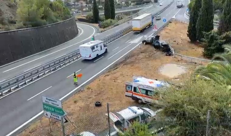 Caos autostrade, incidente in A10: tre feriti in codice rosso