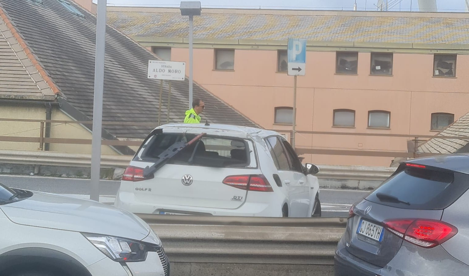 Genova, raffica di incidenti in città: feriti e traffico paralizzato per ore