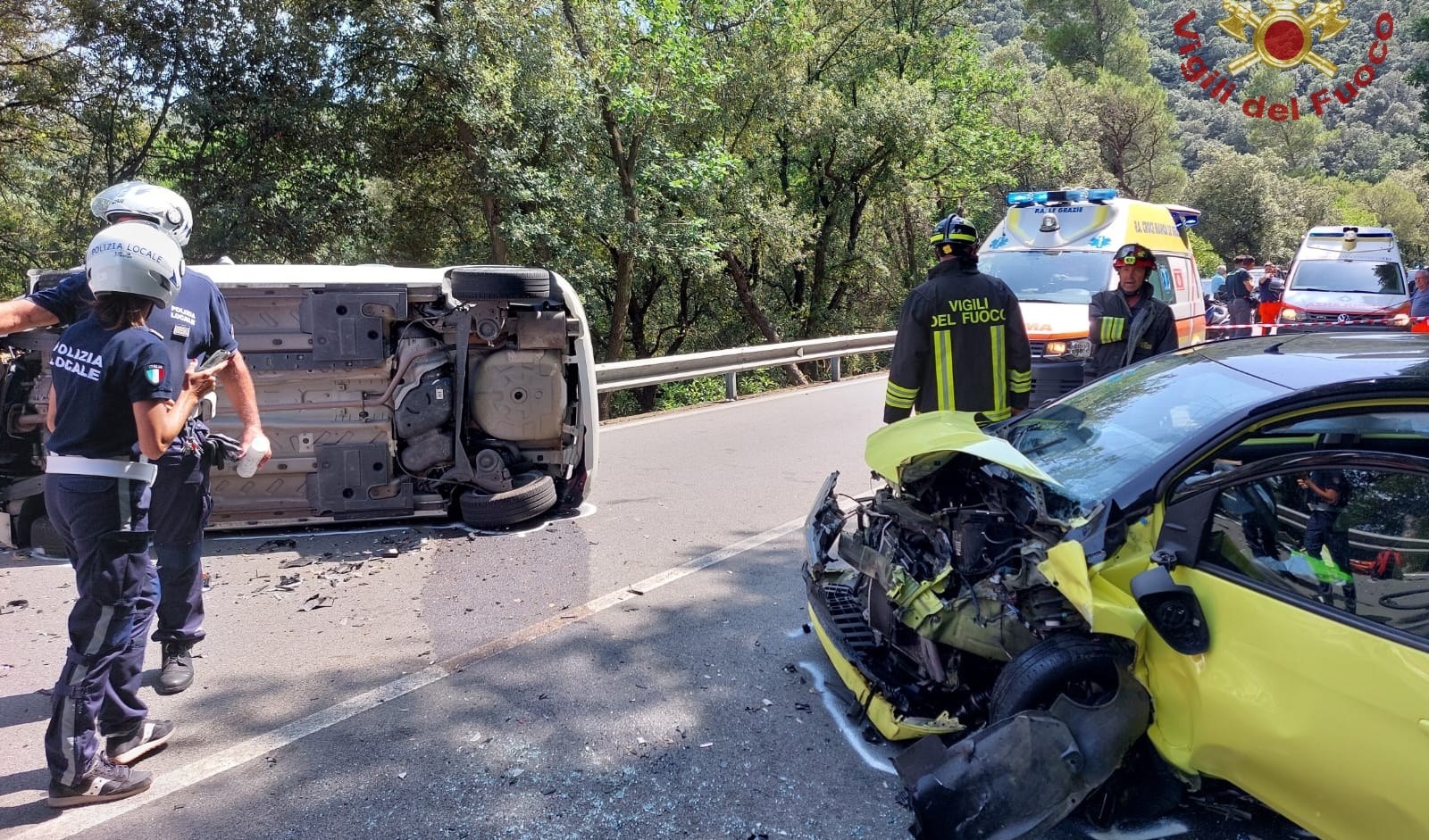 La Spezia, frontale tra auto sulla strada per Portovenere: un ferito