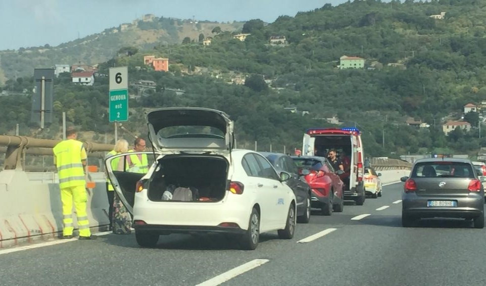 Autostrade, incidente tra Nervi e Genova Est: km di code