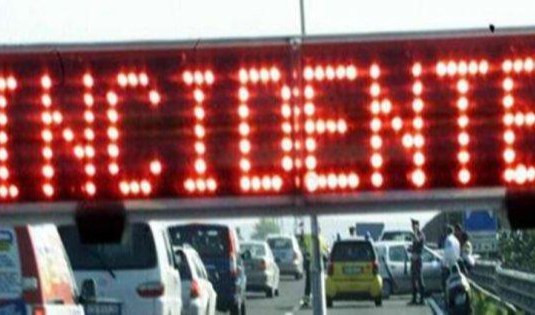 Caos autostrade: tamponamento tra tre veicoli in A12, due incidenti in A10