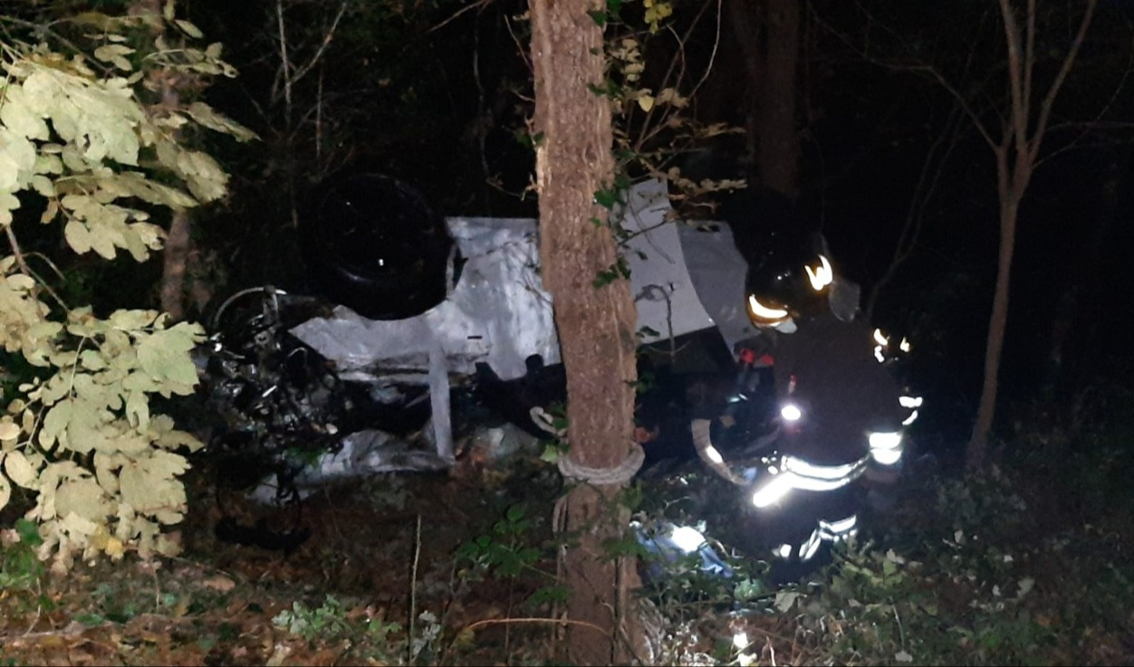 Bogliasco, sfiora passante e finisce in un burrone: incolume