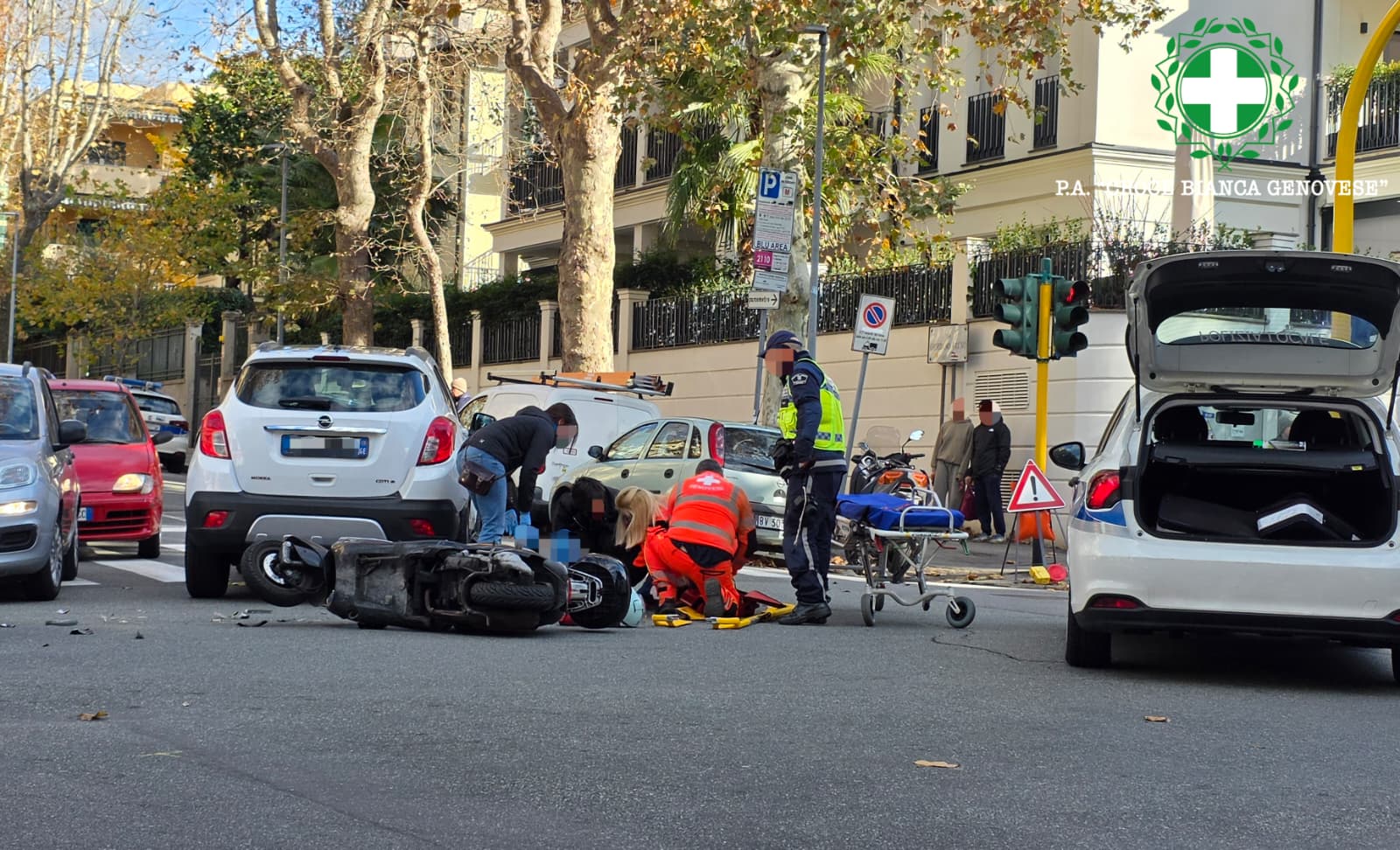 Scontro auto-scooter in via de Gaspari, grave motociclista