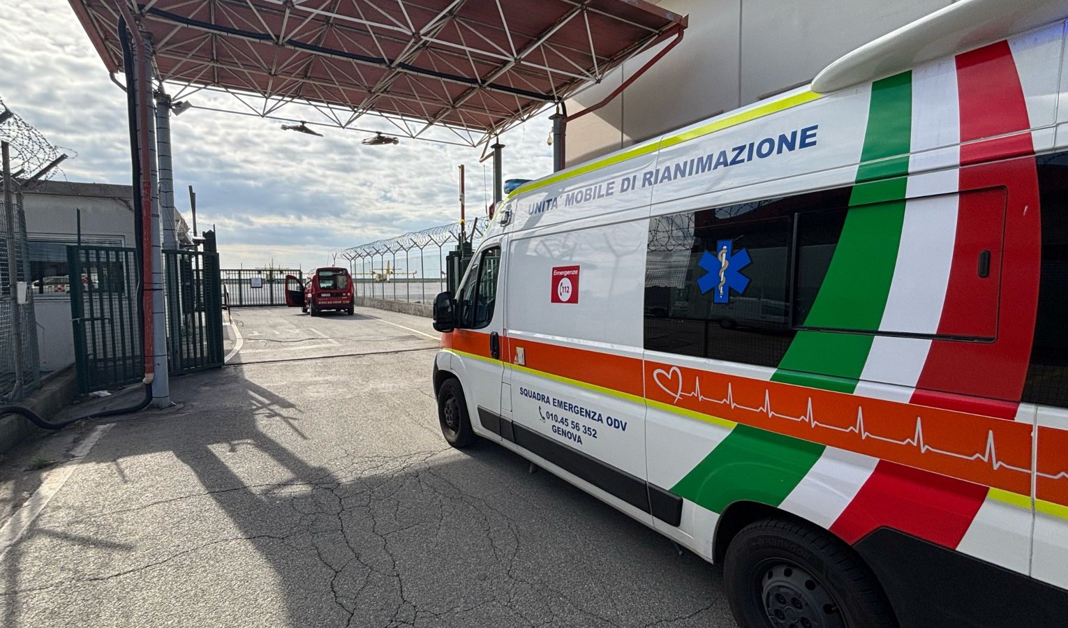 L'attuale diga e al largo la costruzione della nuova
