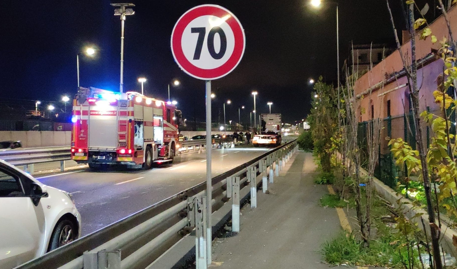 Morta travolta da un tir a Genova: ipotesi manovra sbagliata durante un sorpasso