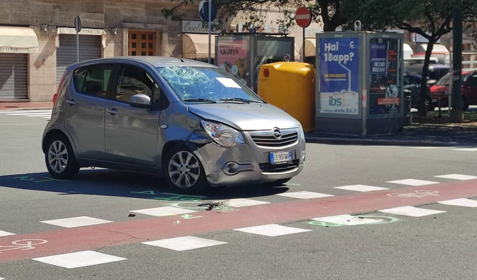 Genova, scontro auto-moto in via Rimassa: morta una donna anziana