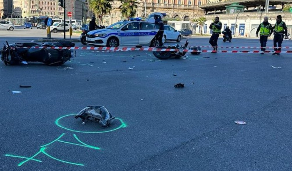 Genova, schianto tra moto in piazza delle Americhe: due feriti