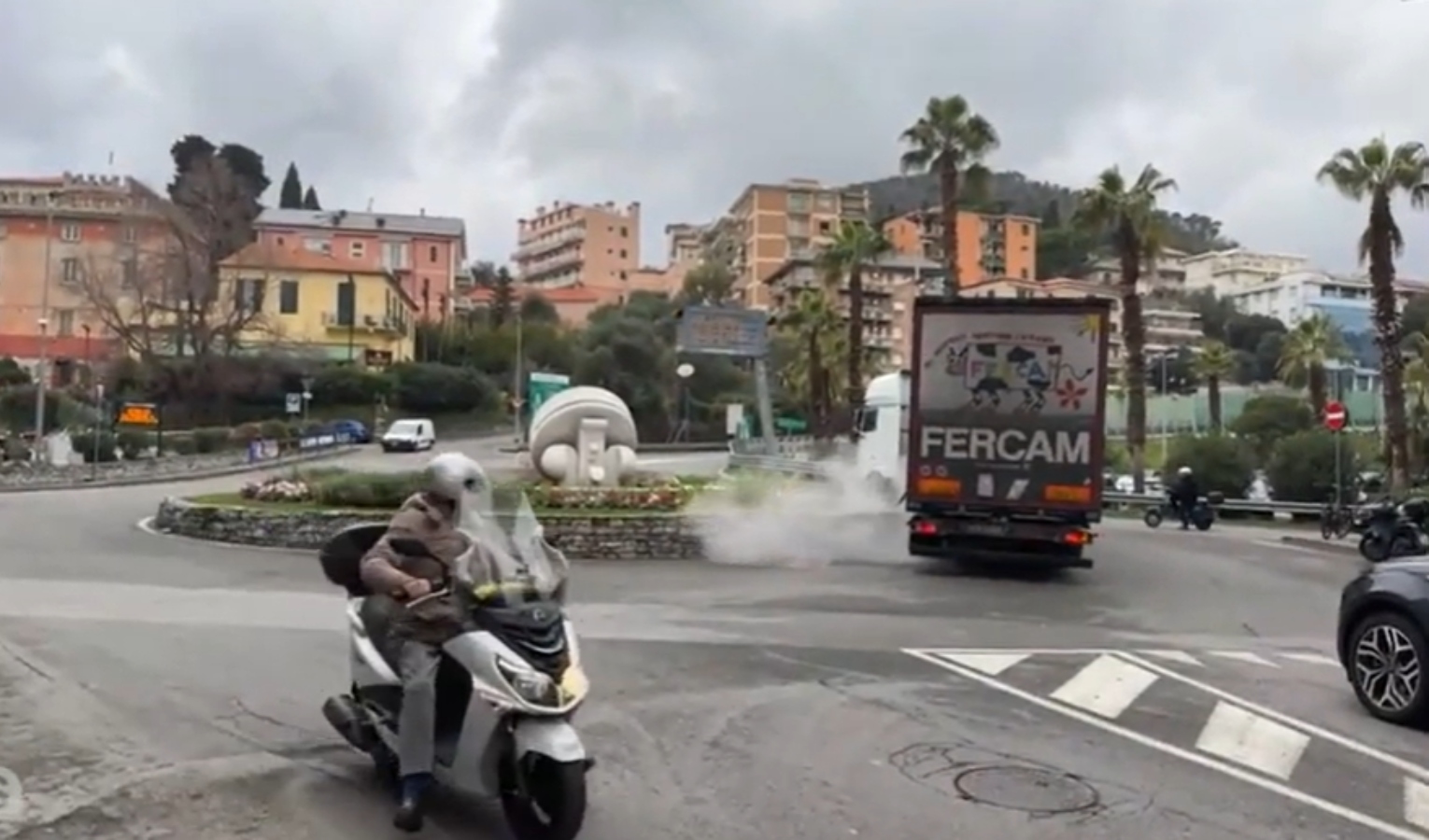 Caos autostrade e camion in città, l'incidente in diretta su Primocanale