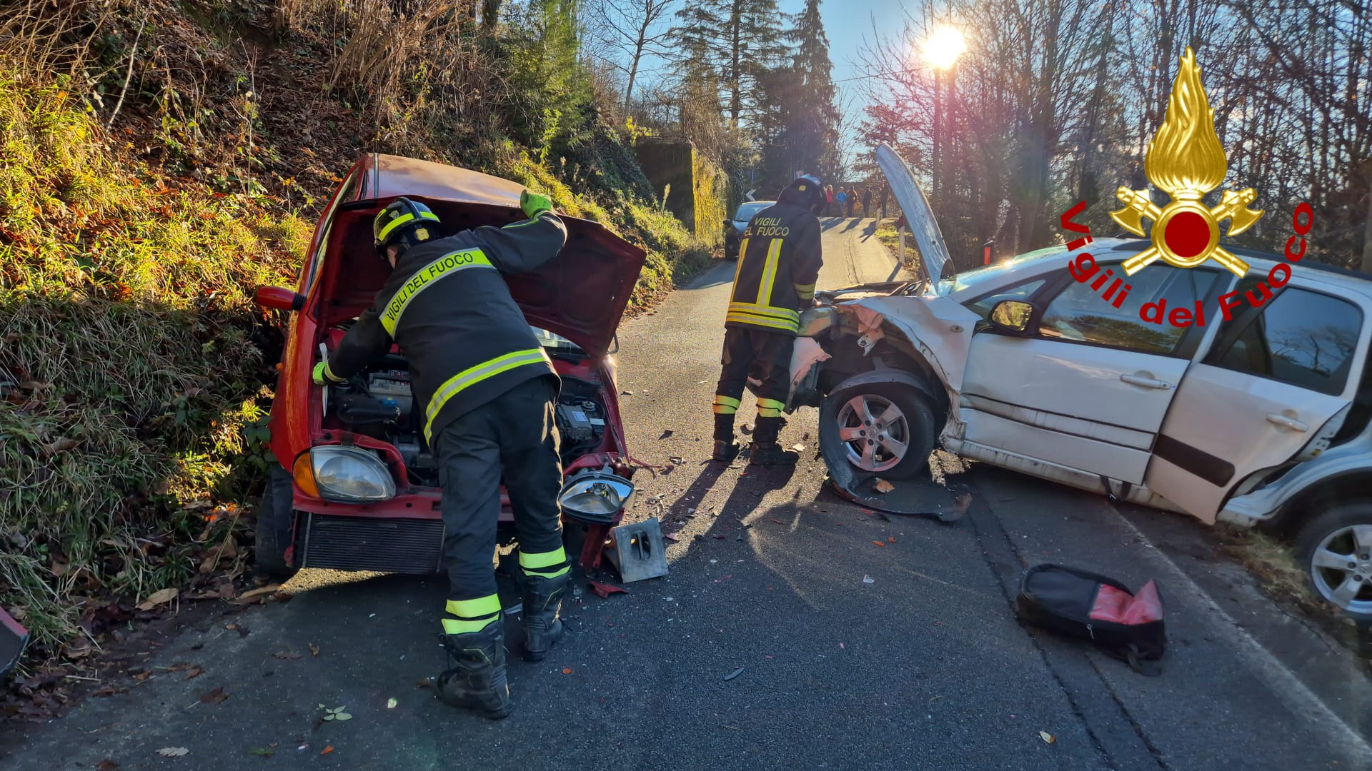 Schianto tra auto a Savignone: due feriti 