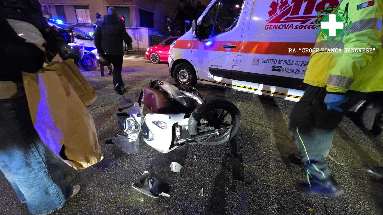 Incidente stradale ad Albaro, ferite due sorelle