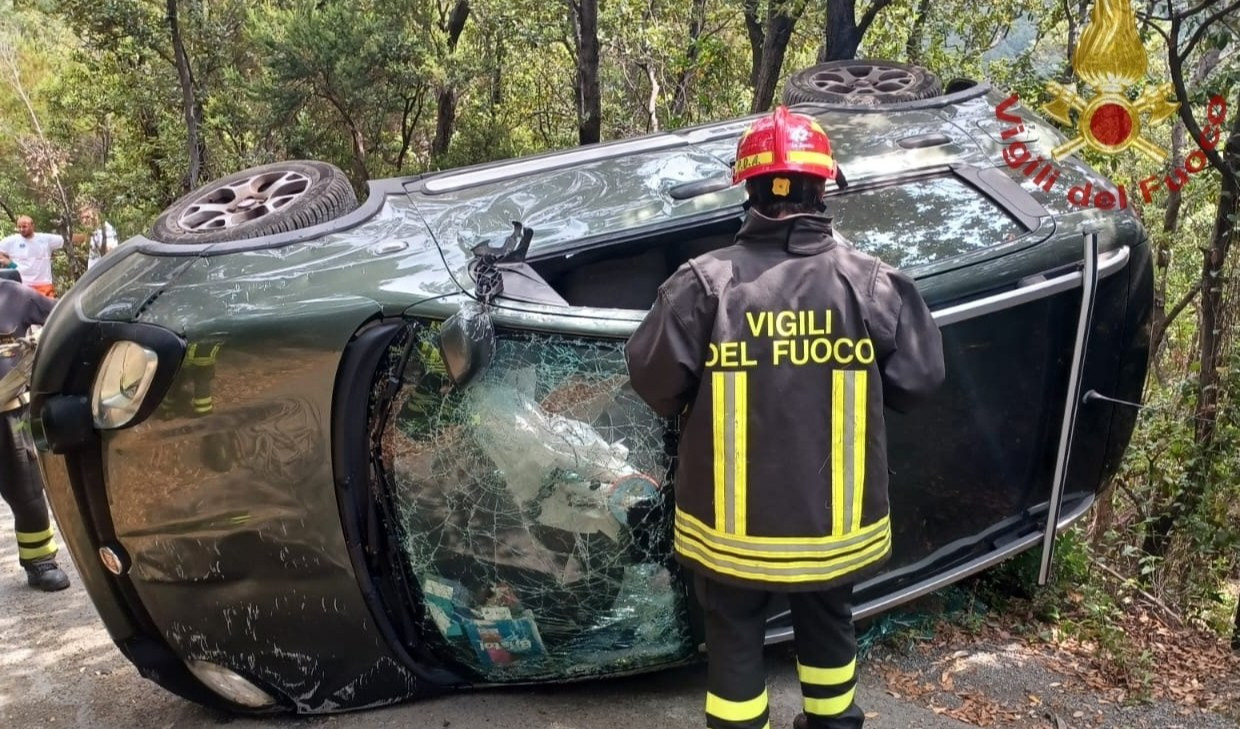 Deiva Marina, auto fuori strada: muore pensionato