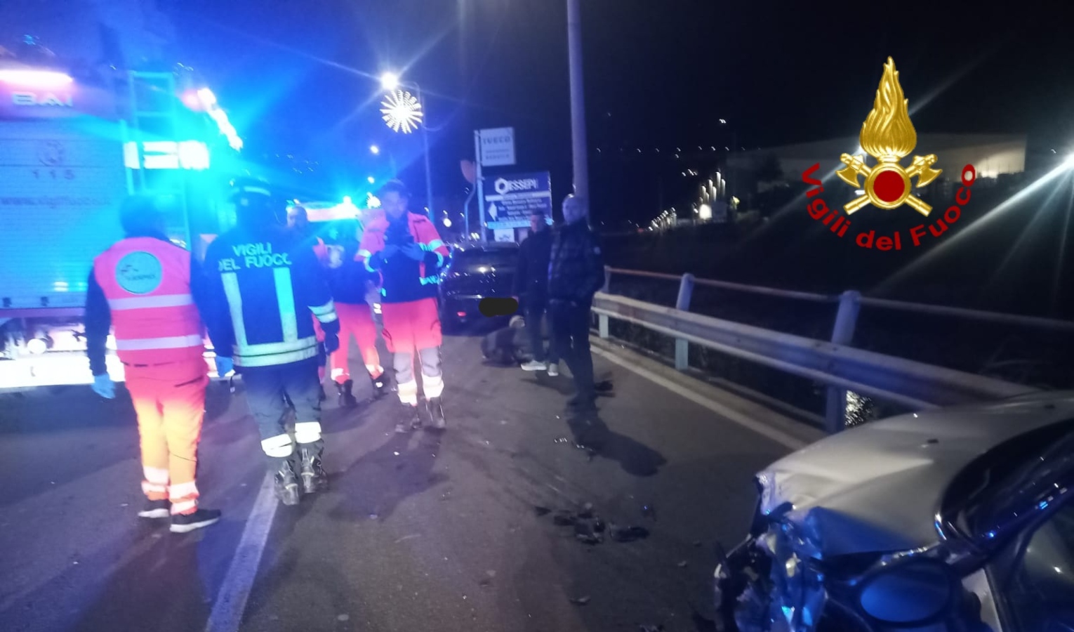 Incidente stradale nella notte della Vigilia, tre feriti