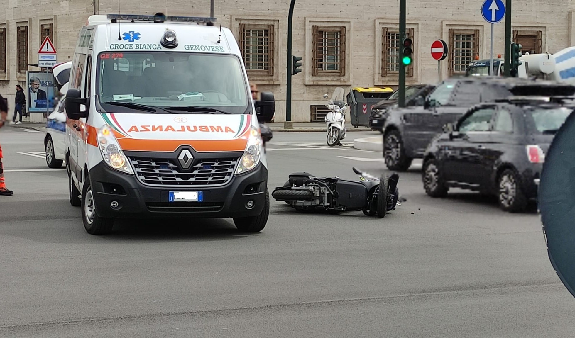 Genova, scontro scooter- auto tra via Diaz e via Brigate Partigiane