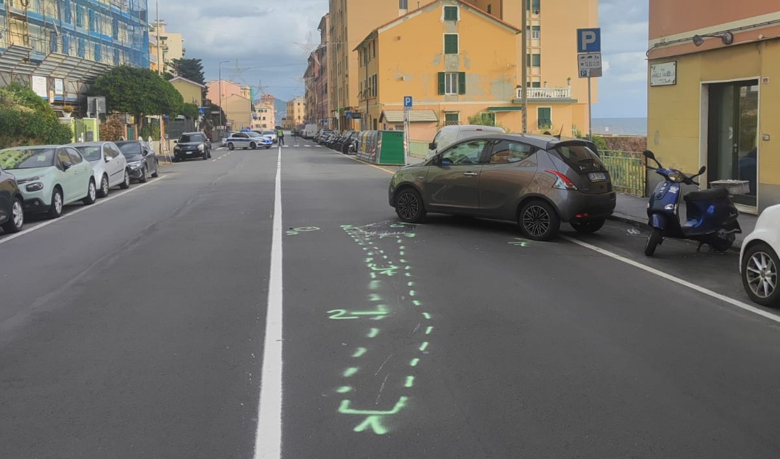 Schianto auto-moto in via Gianelli: donna gravissima