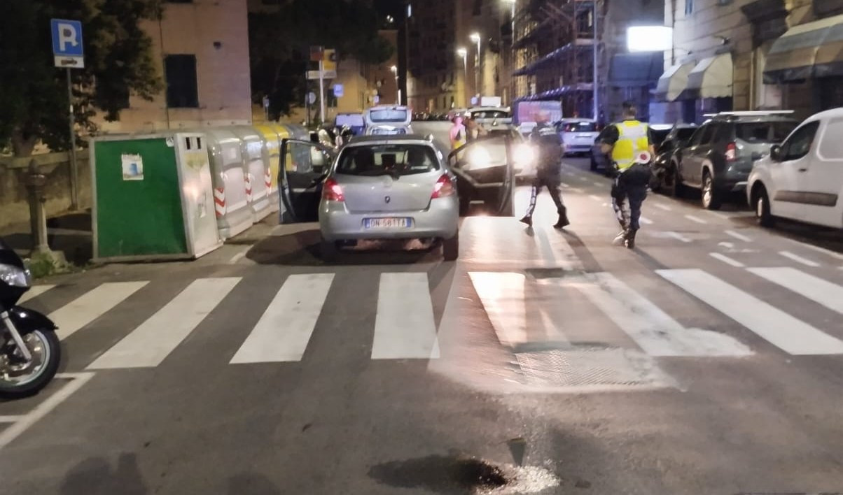 Genova, ventottenne travolto da auto sulle strisce pedonali