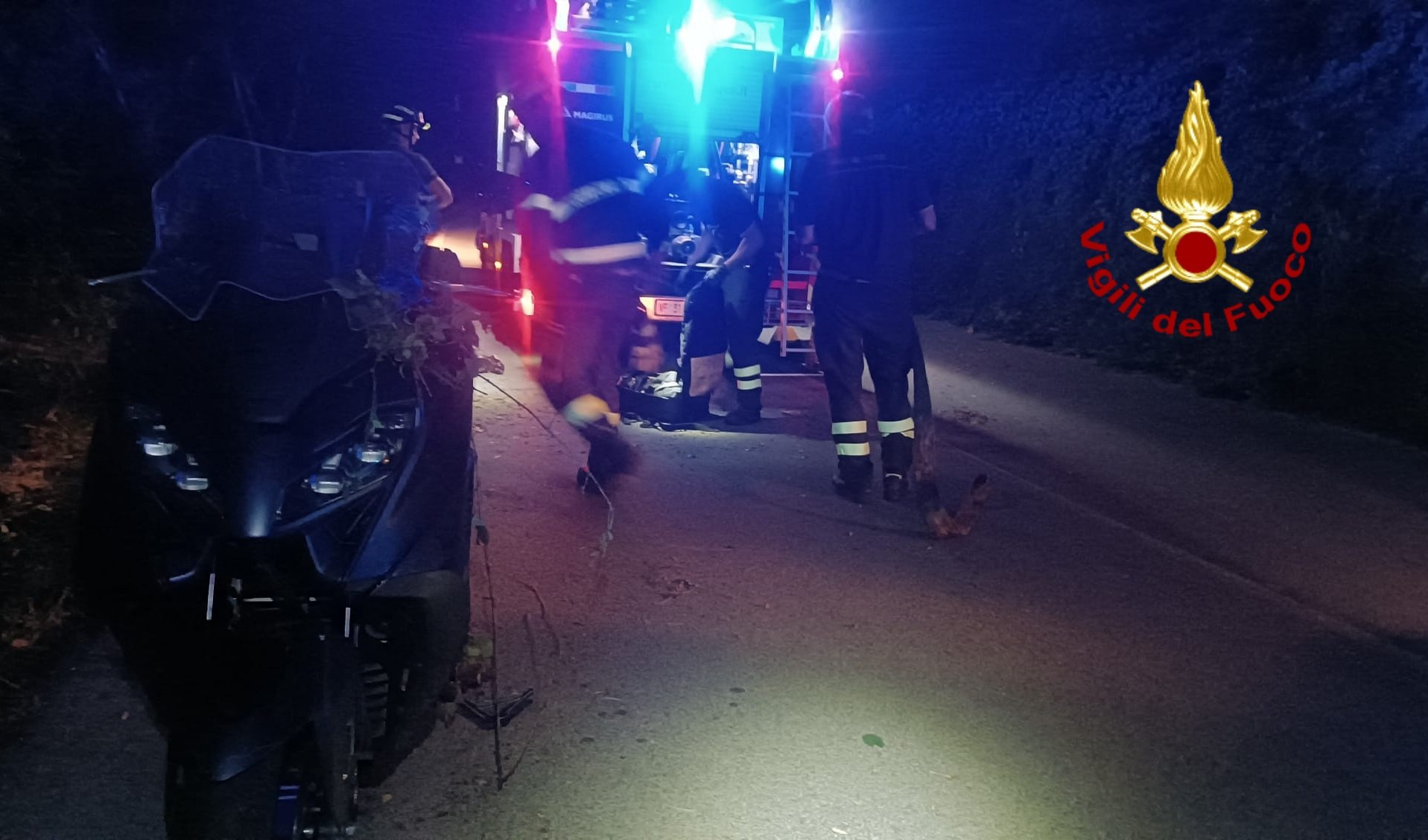 Incidente moto-bici a Lumarzo, centauro vola nella scarpata 