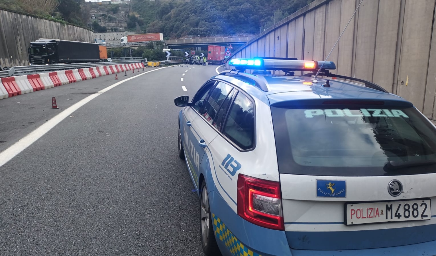 A10 Aeroporto, scontro auto-tir: morto l'automobilista