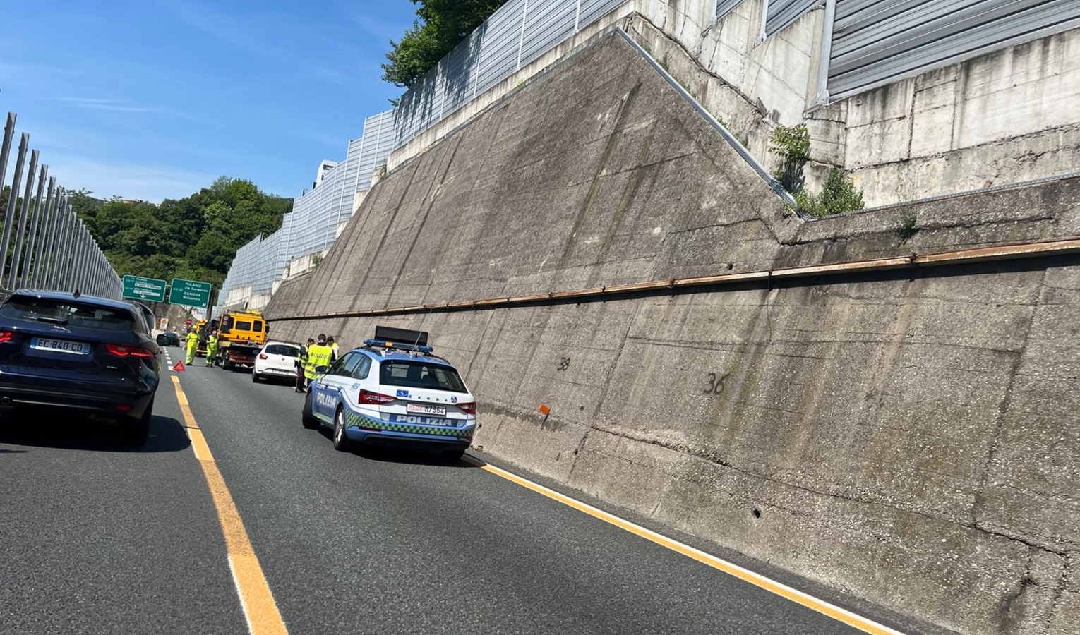 Caos autostrade, incidenti e cantieri: coda sulle direttrici