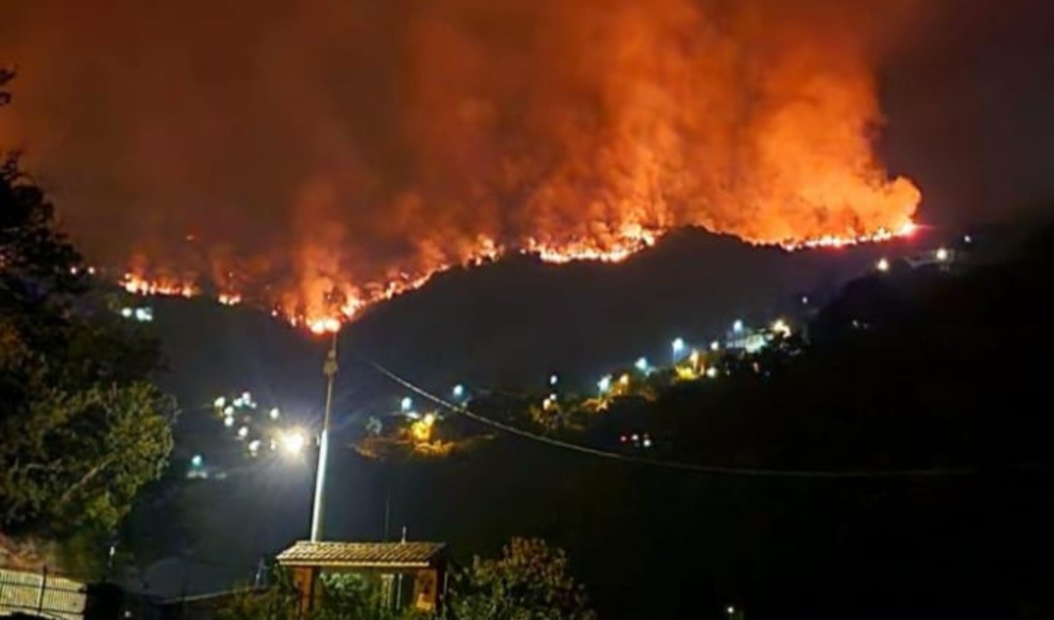 Incendio a Verezzo, case evacuate a Ceriana: indagano carabinieri 