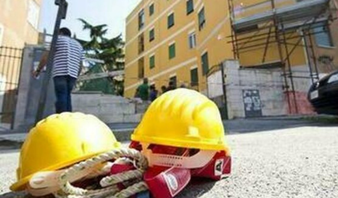 Incidente sul lavoro, grave 30enne caduto da ponteggio