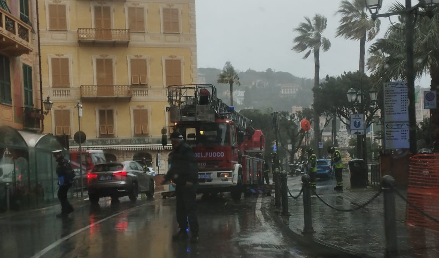 Maltempo in Liguria: mare grosso, vento e allagamenti