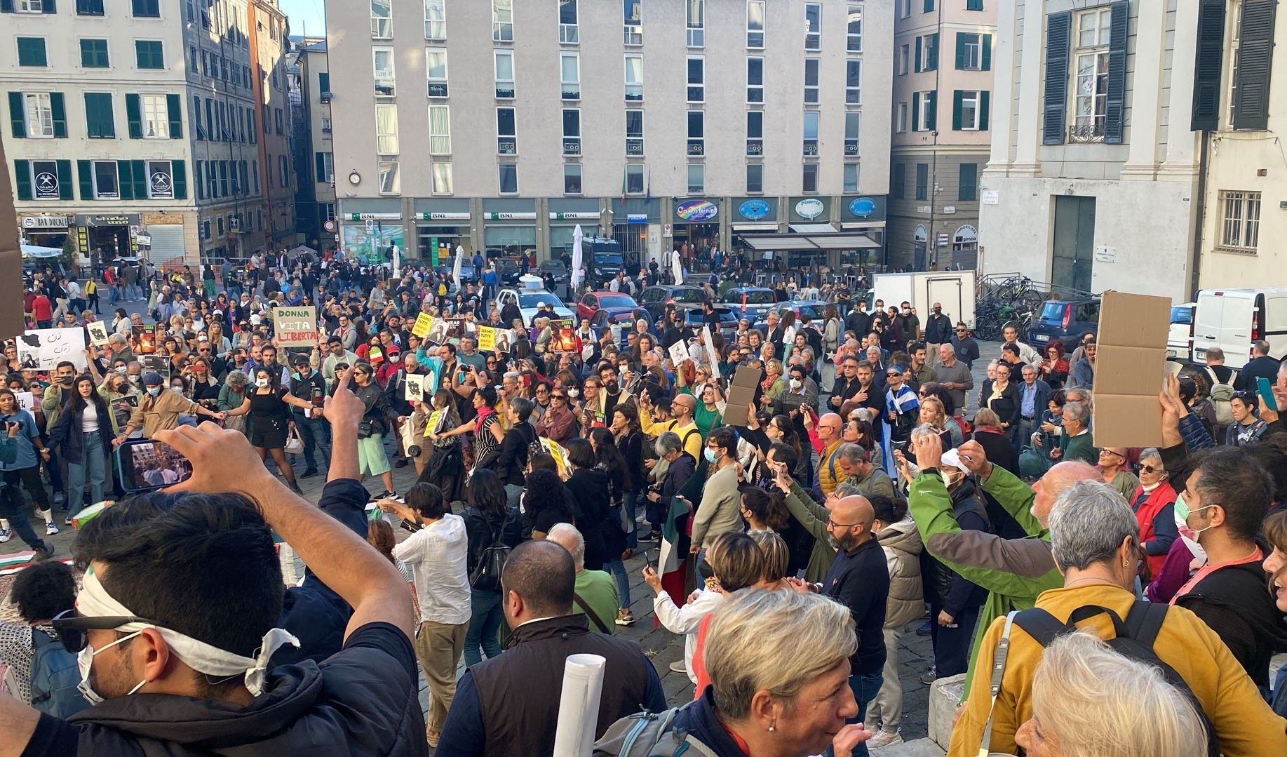 Genova, in cinquecento in corteo per la libertà in Iran