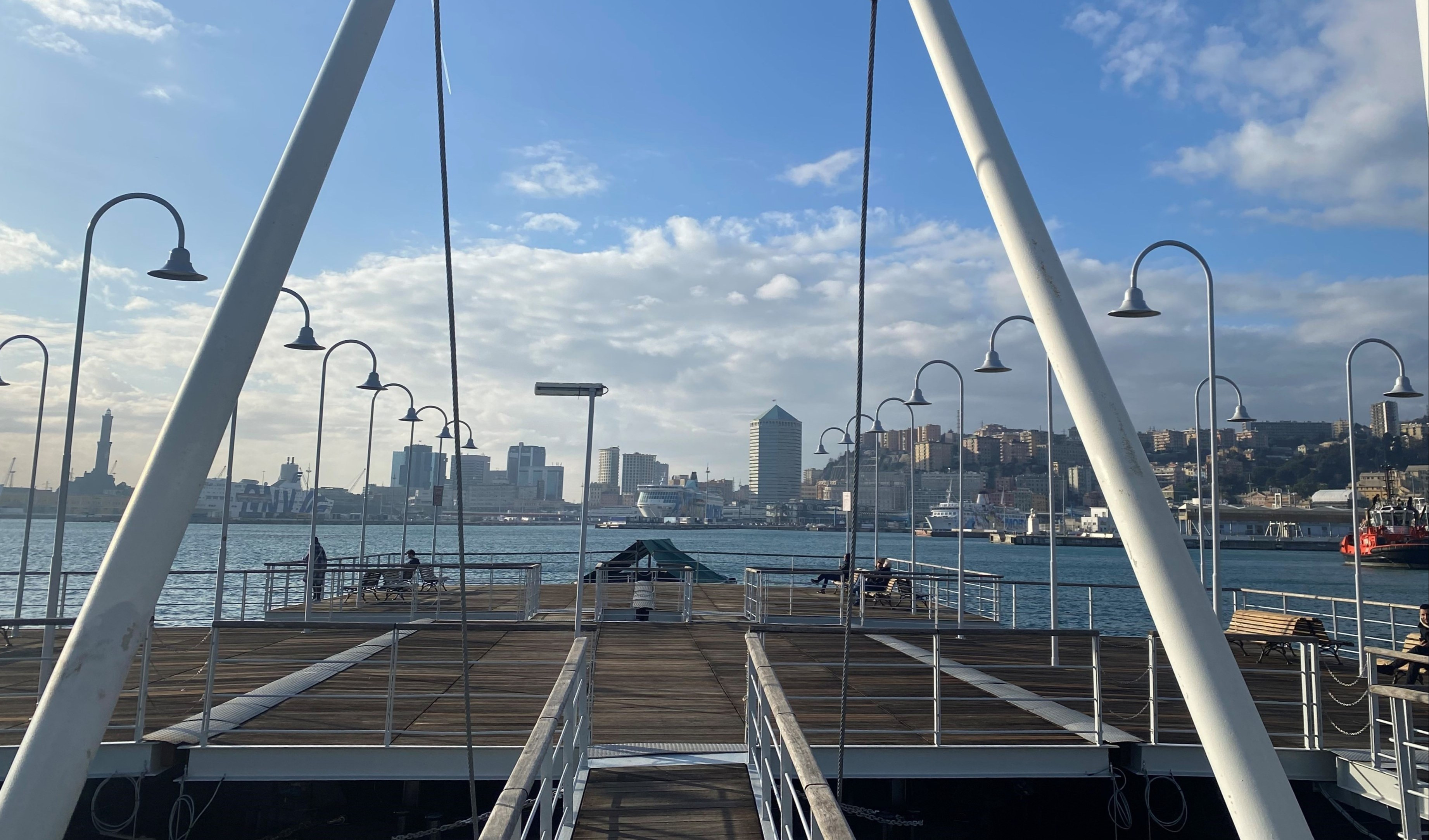 Genova, riaperta al pubblico l'isola delle chiatte al Porto Antico