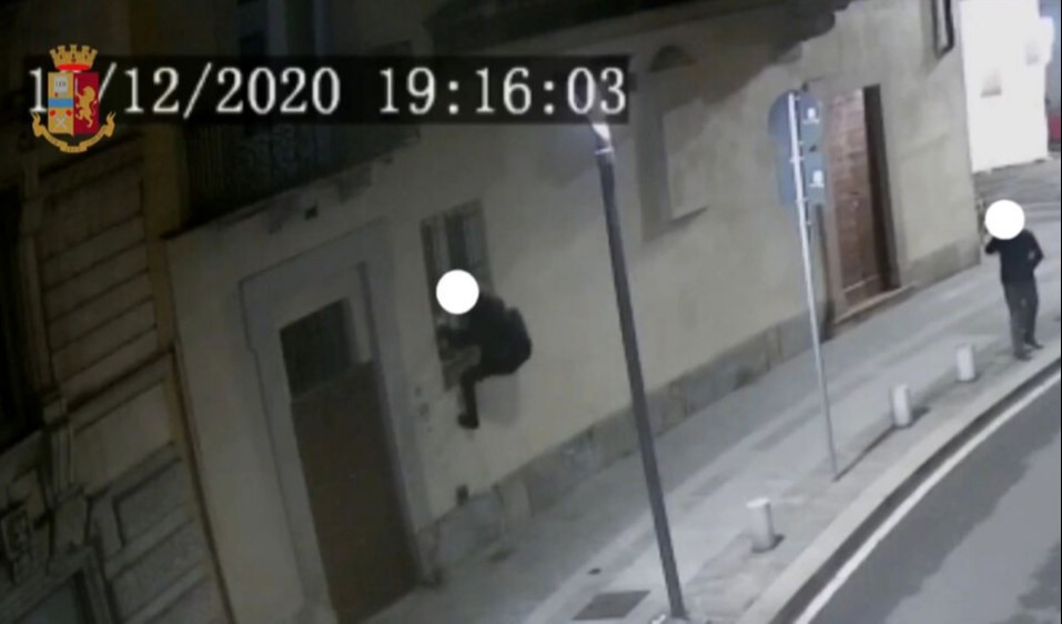 Genova, tenta furto in casa: arrestato ventenne a Quarto