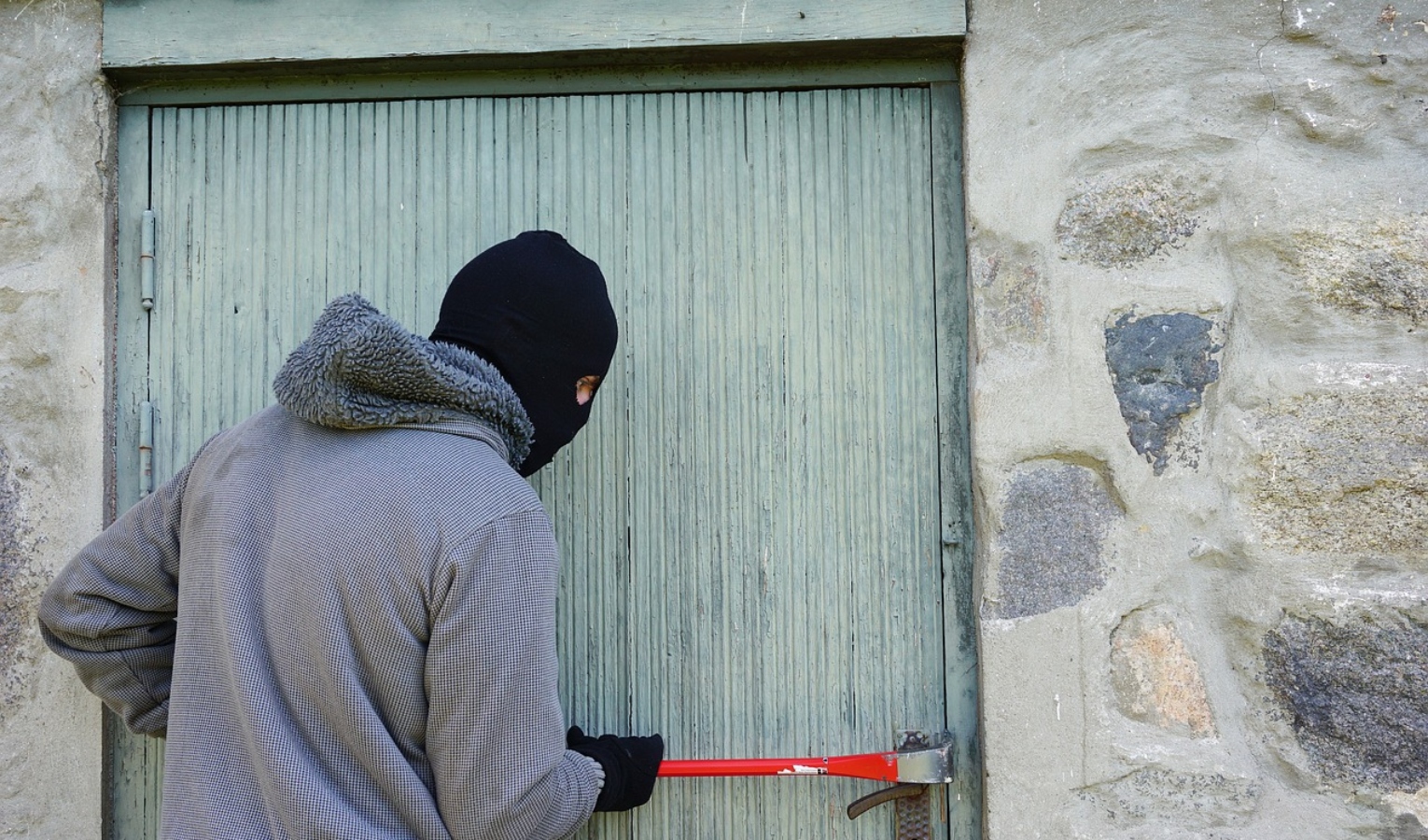 Genova, ladri di 'dispense' rubano olio, vino e miele