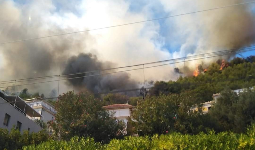 Laigueglia, dopo tanta paura fuoco sotto controllo