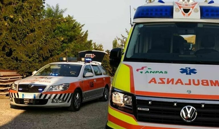 Genova, scontro auto-moto: un ferito