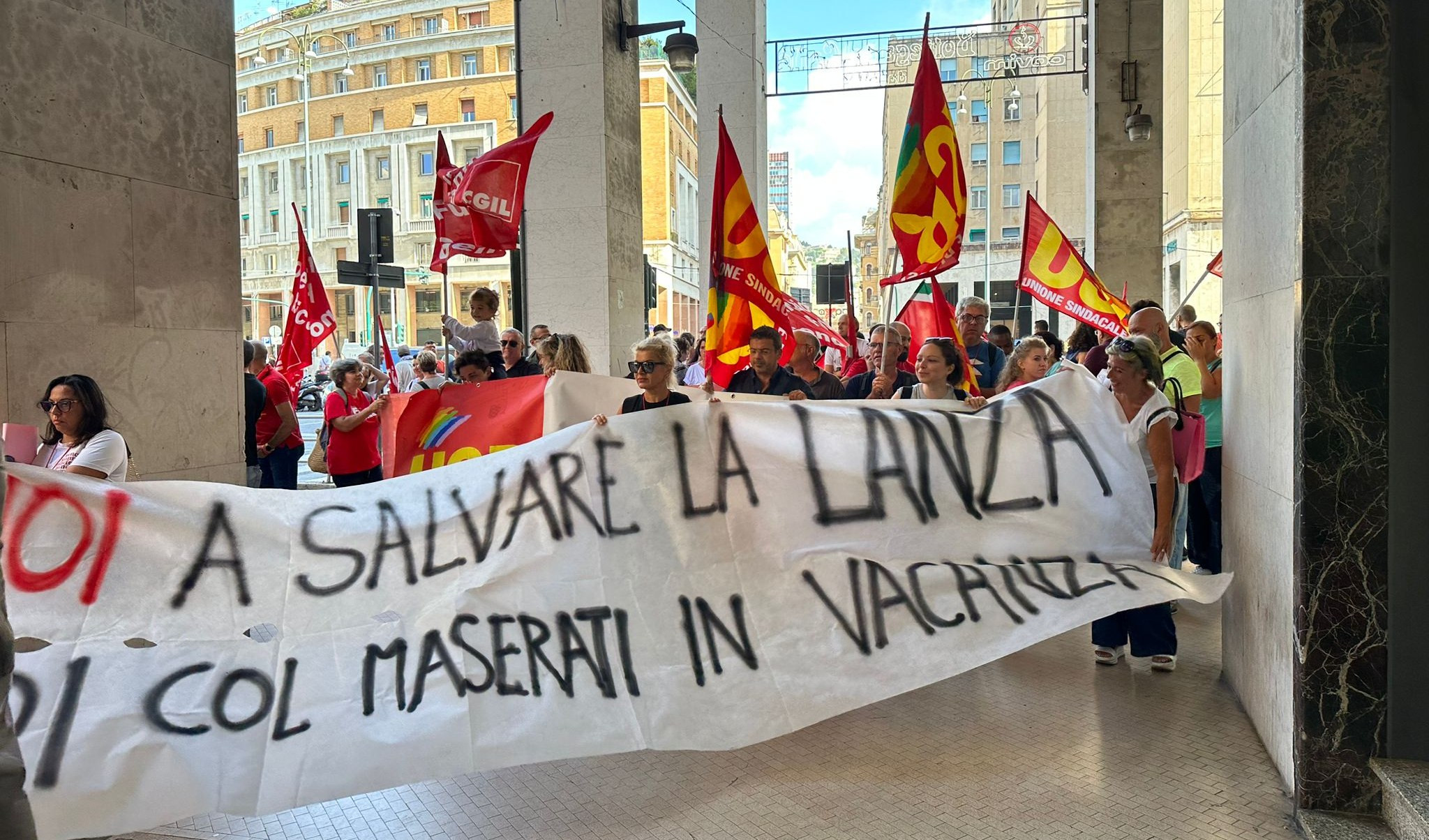 Genova, lavoratori Lanza del Vasto in corteo. Giovedì incontro tra Regione e la cooperativa