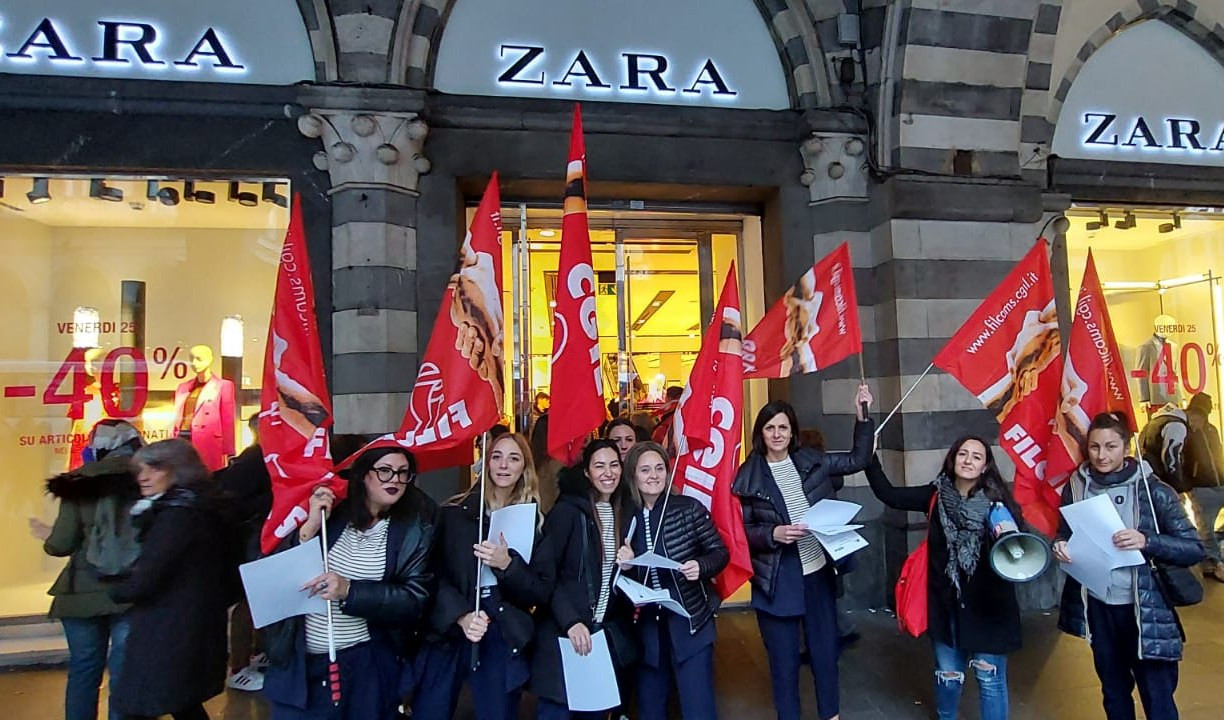 Genova, lavoratori davanti a Zara: annunciato stato di agitazione