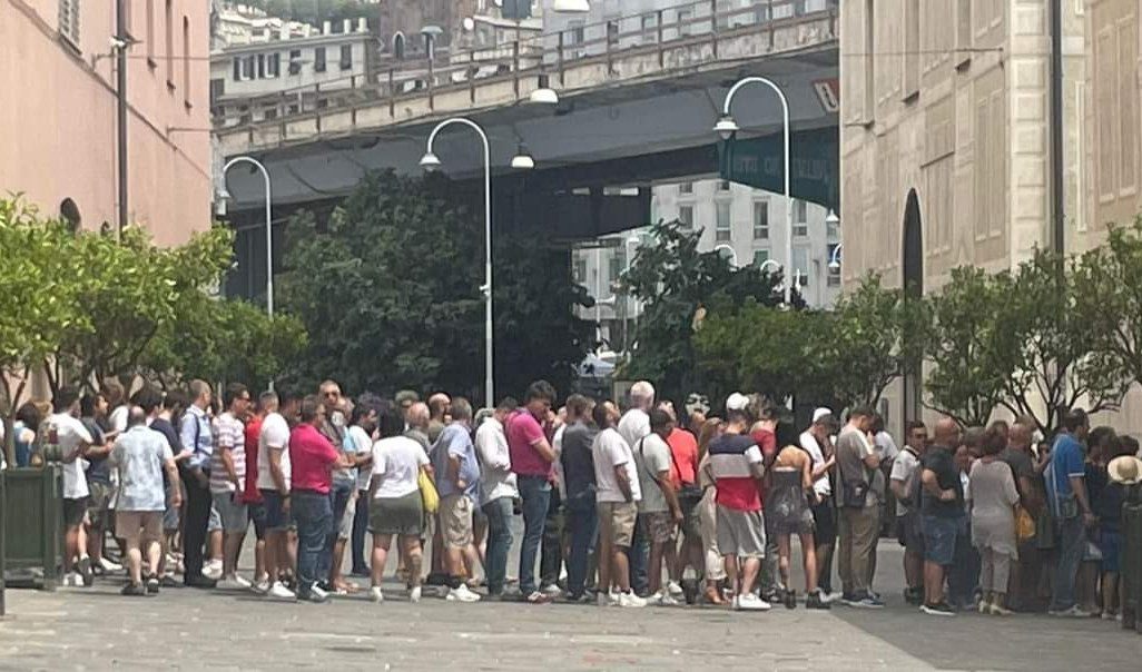 Genoa, partita la corsa agli abbonamenti: lunga fila di tifosi 