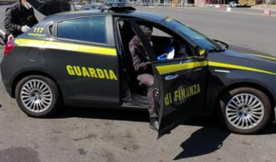 Guardia Finanza Savona scopre maxi traffico di mascherine illegali