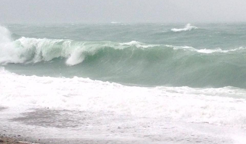 Onda anomala a Recco, travolte sei persone