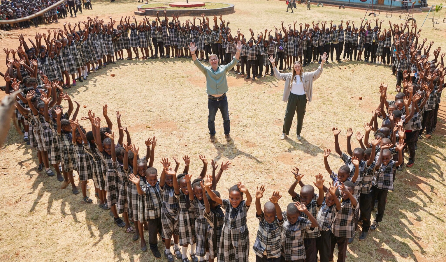 Il fondatore di Mary's Meals a Genova: ogni giorno 2,4 mln di bimbi sfamati nelle scuole 