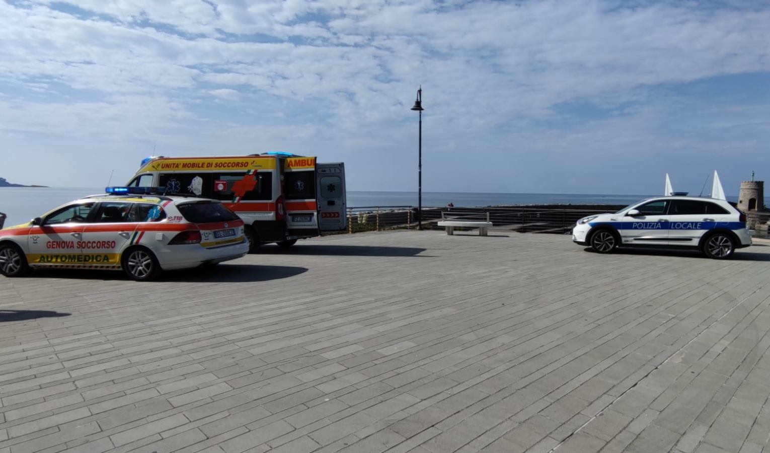 Recco, colpito da malore in mare: 80enne muore in spiaggia