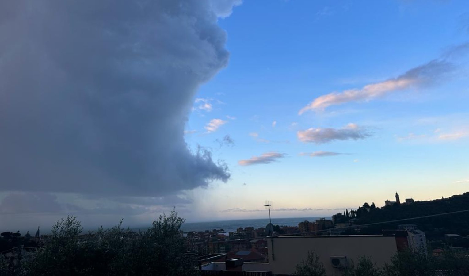 Il maltempo lascia la Liguria tra frane, allagamenti e vento di burrasca