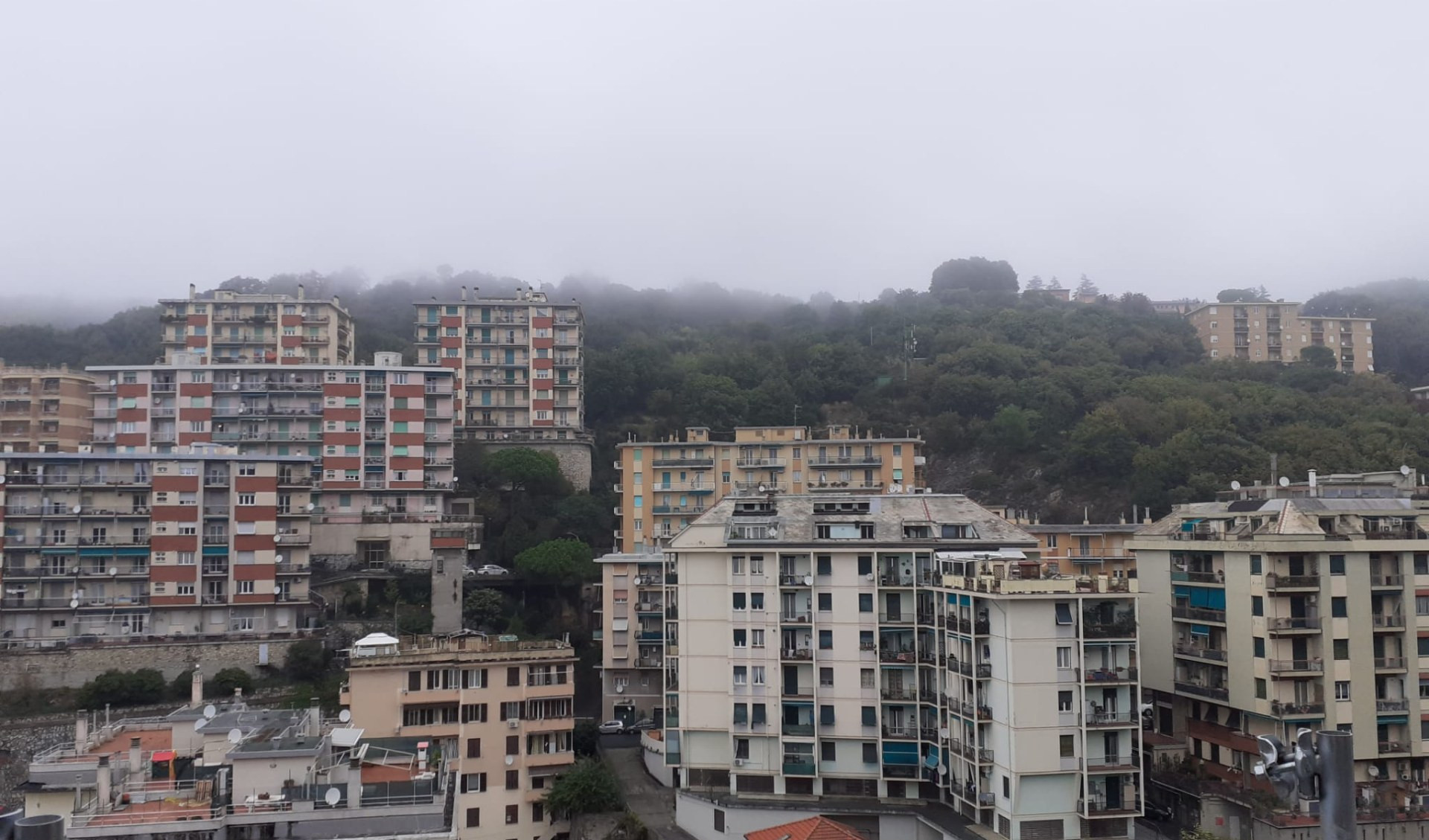 Meteo in Liguria: nuvole, pioggia e temporali fino a sera