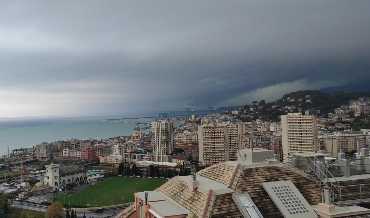 Riecco il maltempo in Liguria, arrivano pioggia e vento di burrasca