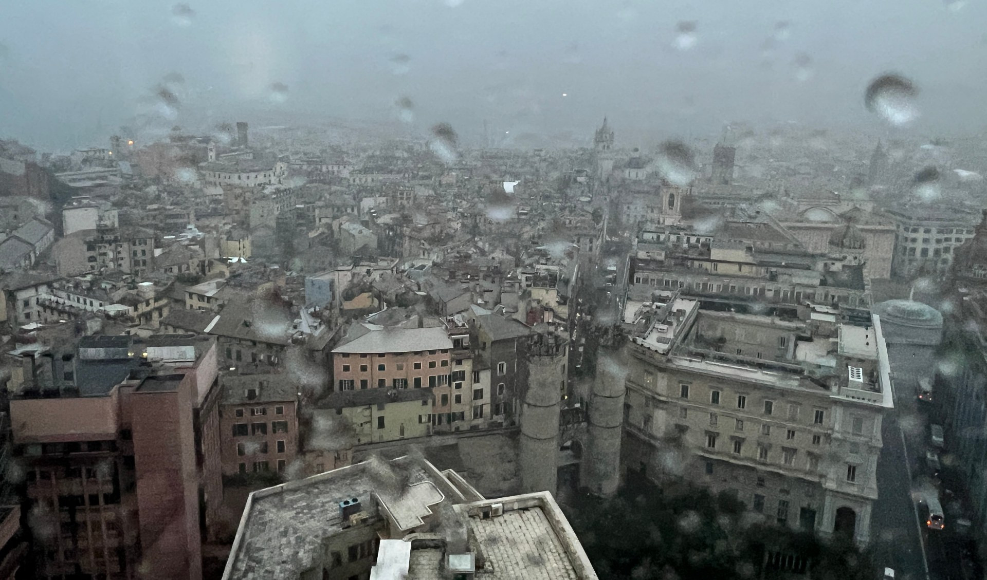 Il maltempo investe la Liguria, prolungata l'allerta gialla