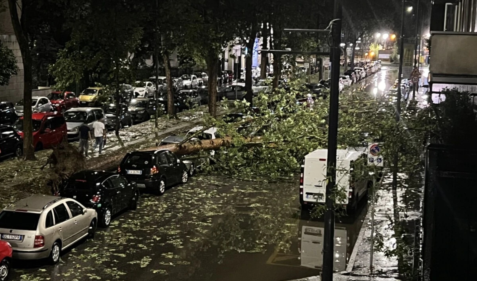 Maltempo, da Genova vigili del fuoco in viaggio verso la Lombardia