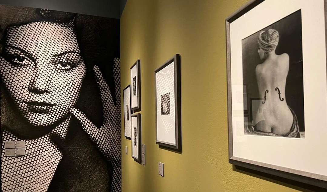Il surrealismo di Man Ray approda a Genova, tra foto, film, disegni e libri a Palazzo Ducale