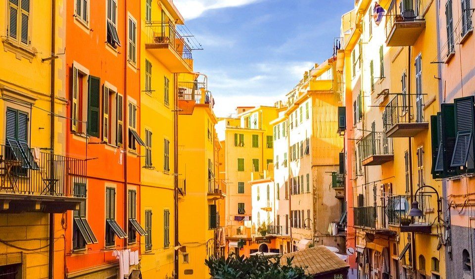 Covid in Liguria, risveglio in giallo