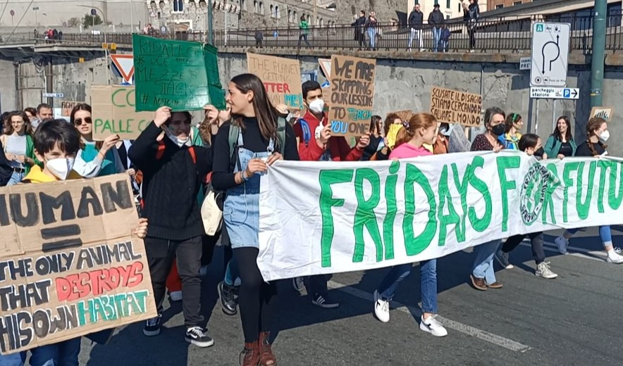 Genova, in piazza la rabbia dei giovani di Fridays for Future