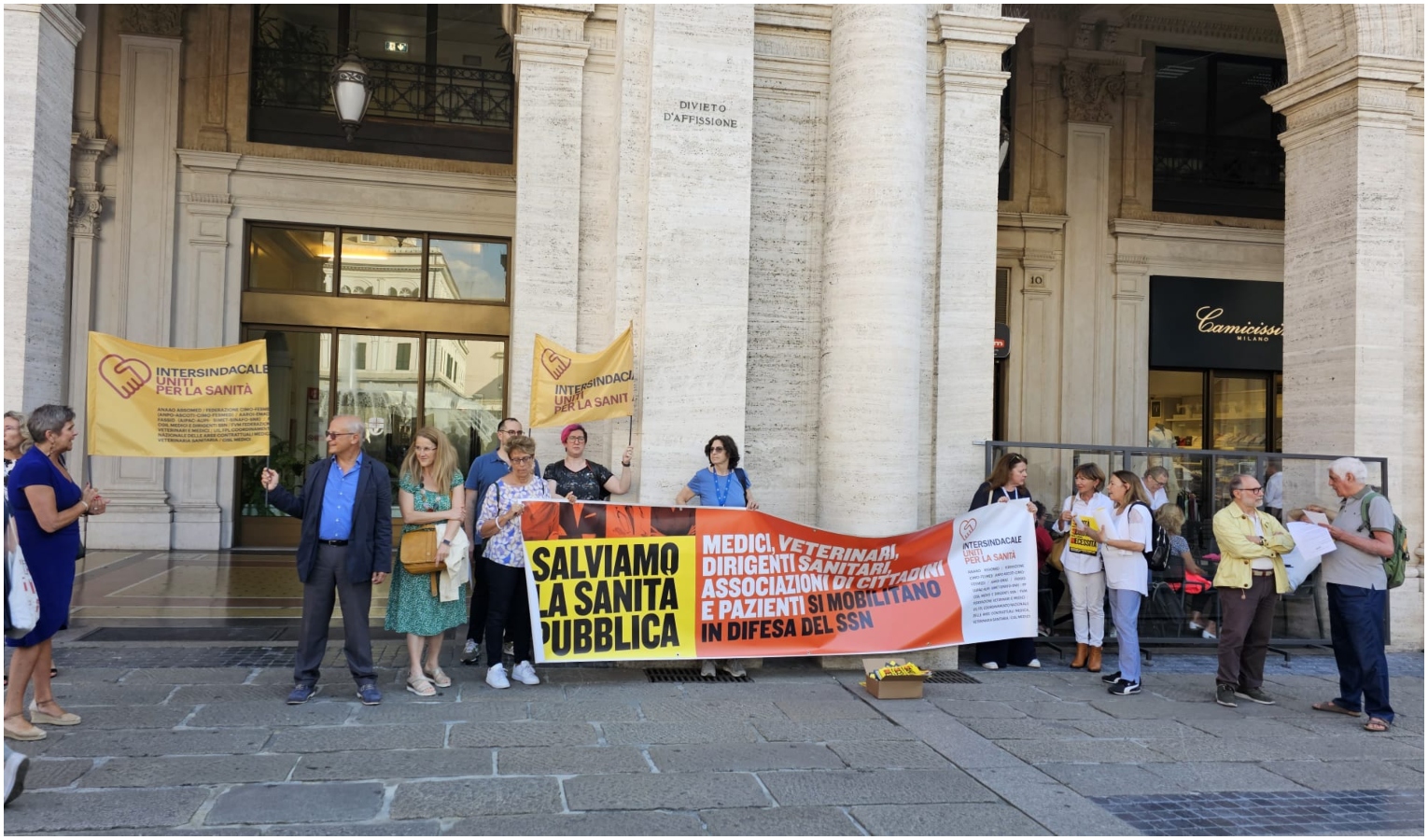 Medici e cittadini in piazza: 