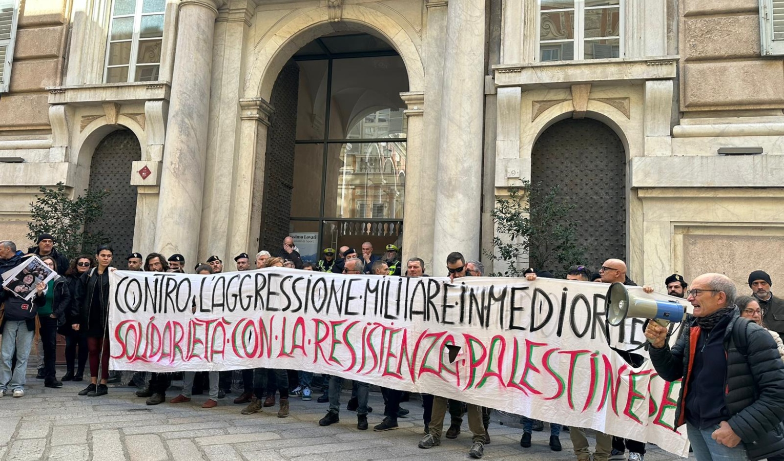 Genova, manifestazione a Tursi al grido: 