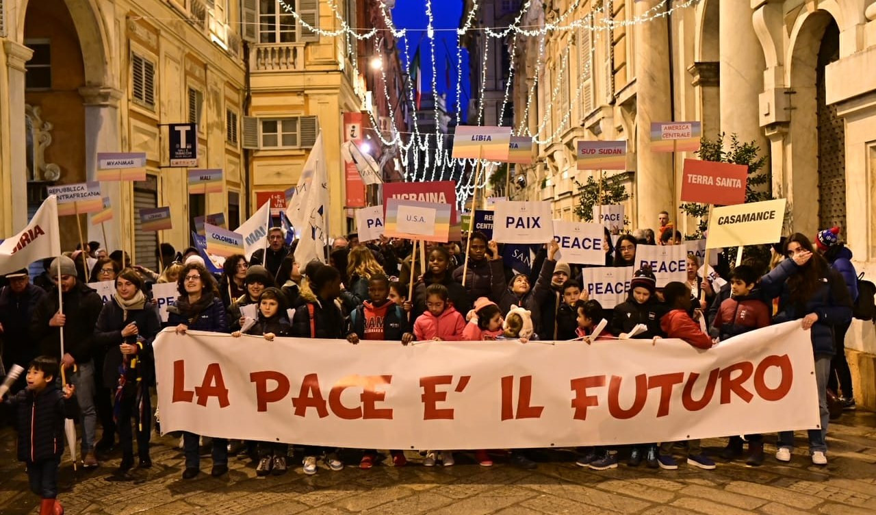 Genova, oltre 2 mila persone nonostante la pioggia alla Marcia per la Pace